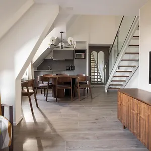 https://ema-house-sup-standard-unterstrass.hotelsbaselswitzerland.com