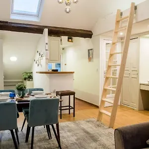 Appartement Spacious In Hyper Center - Smart Tv & Wifi - 4p, Parijs