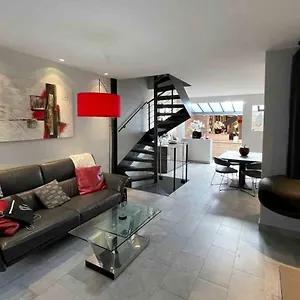Ferienhaus Charming Townhouse With Garden In The Of, Paris