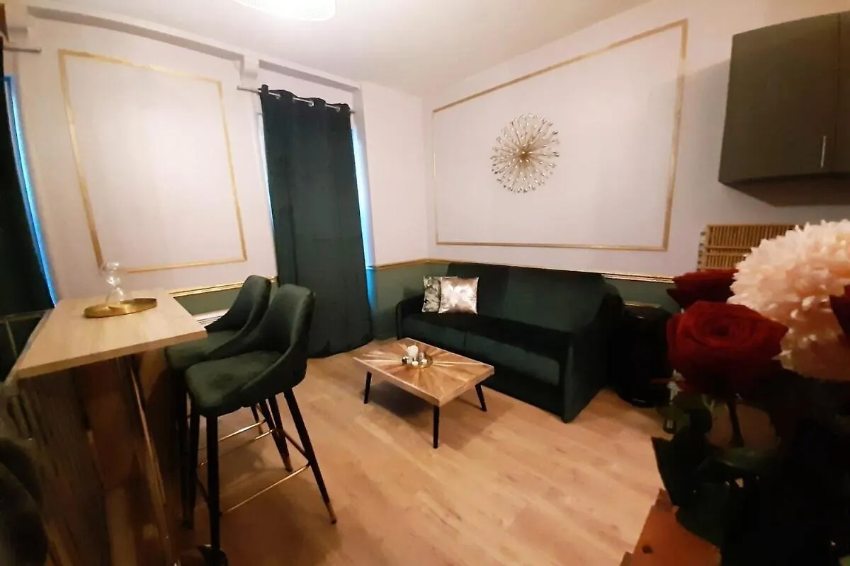 Guernica Apartment Paris Montmartre France