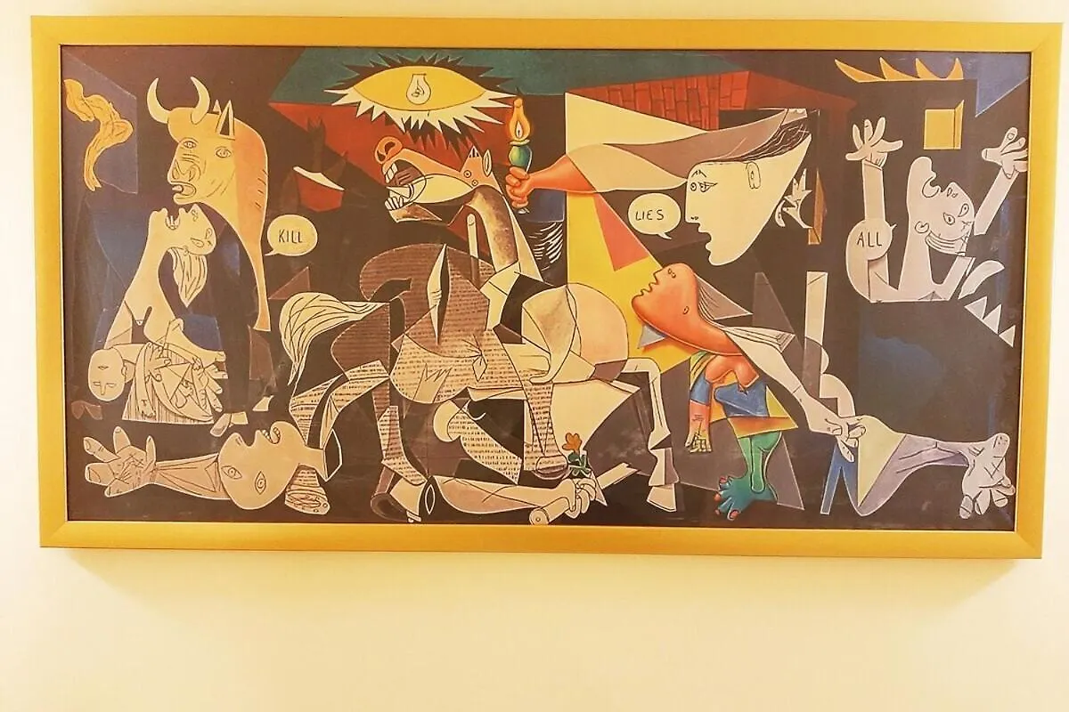Guernica Apartment Paris Montmartre