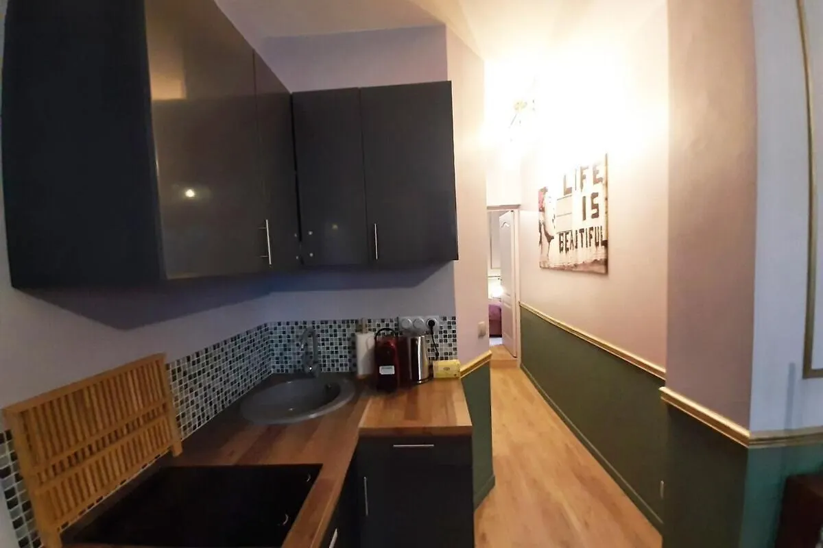 Guernica Apartment Paris Montmartre