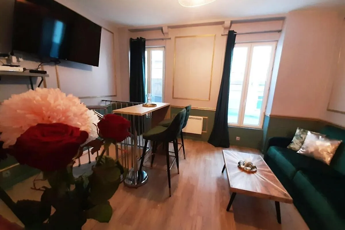 Guernica Apartment Paris Montmartre