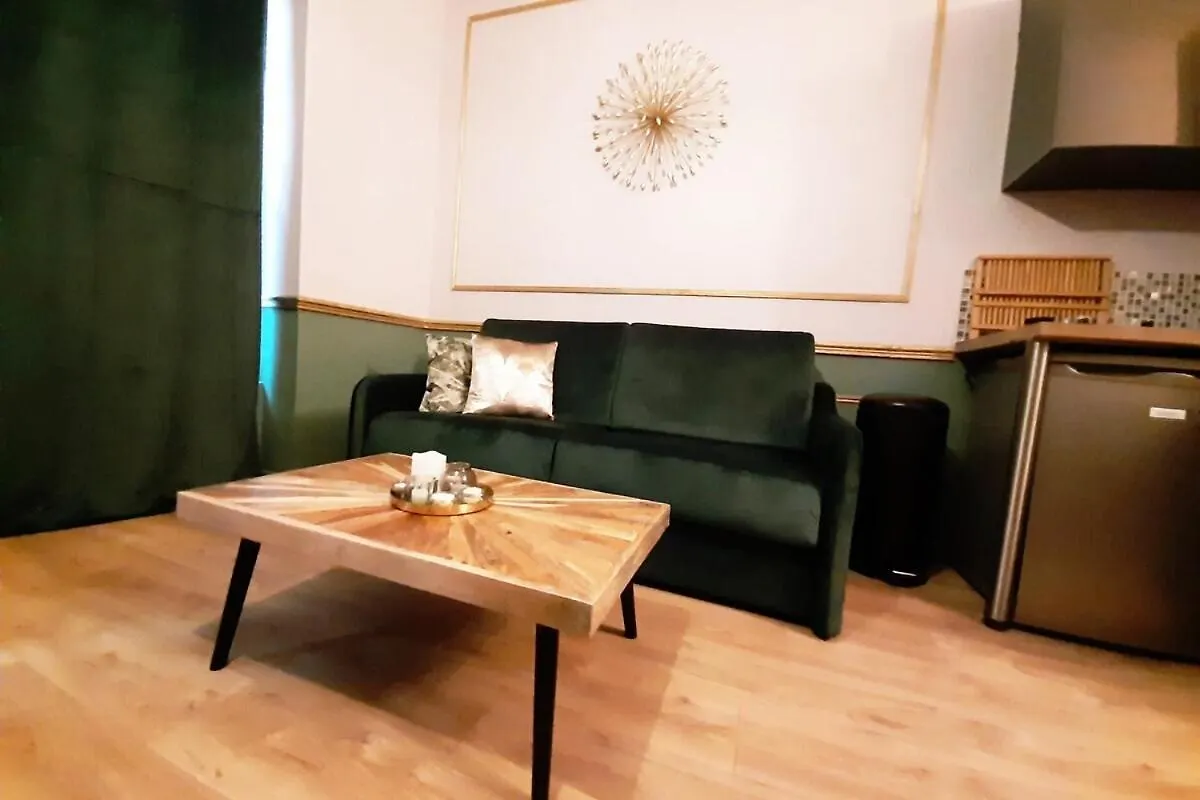Guernica Apartment Paris Montmartre Frankreich